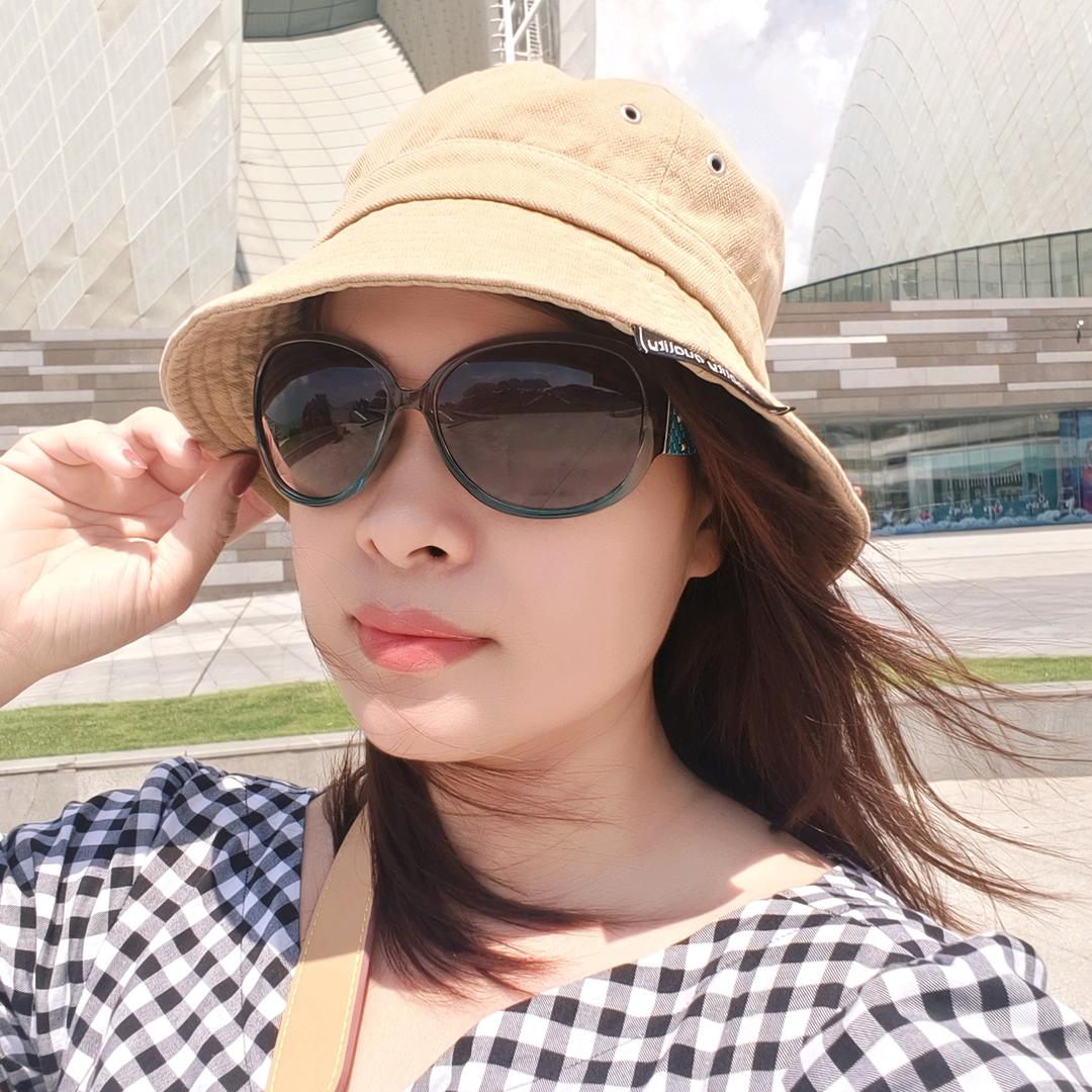 窗上蝶