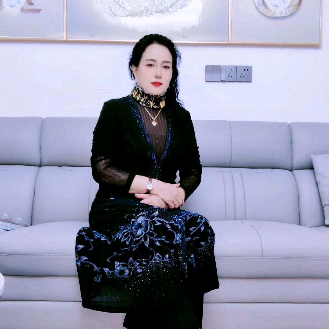 鄢具凤