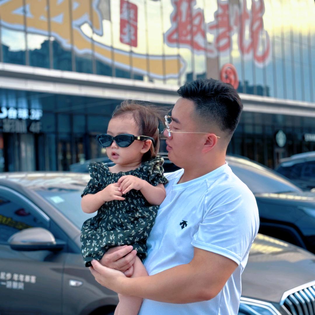 一瓶子不满的小秦