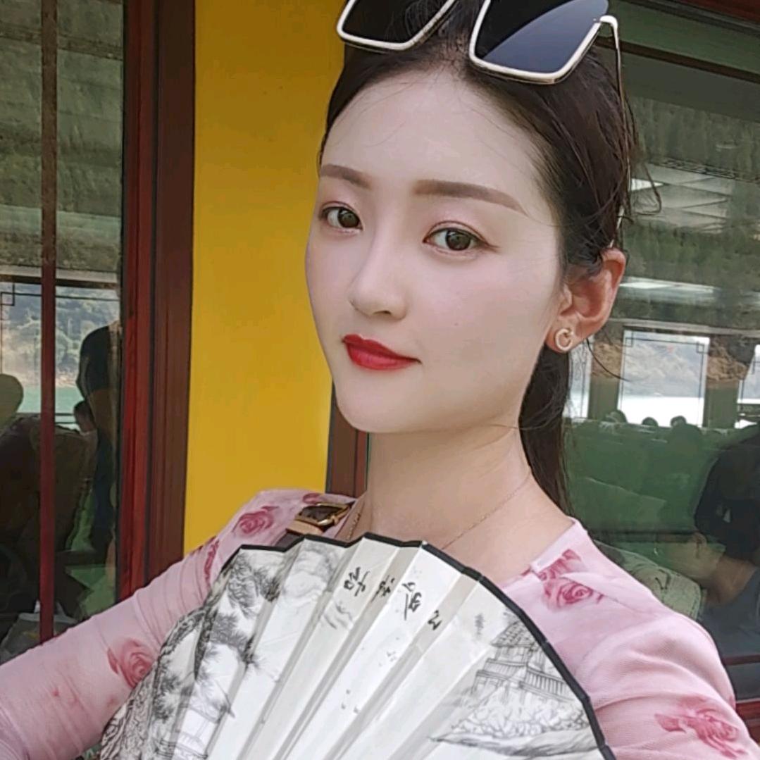 珠宝小姐姐lina