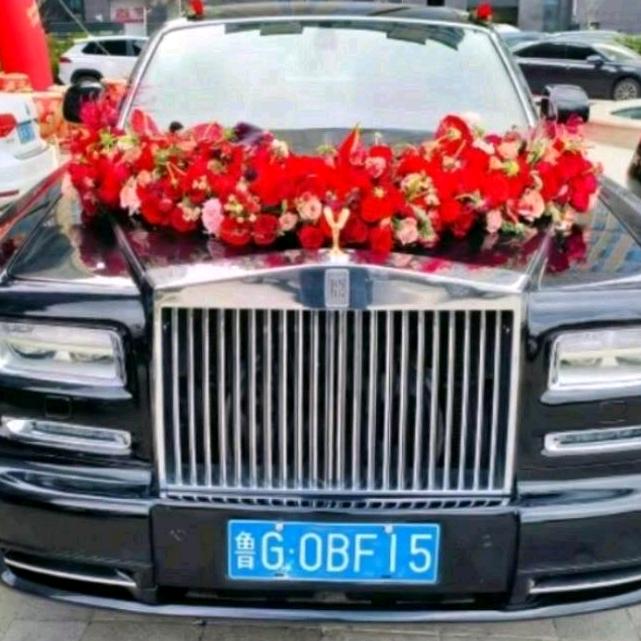 莉莉花朵我是跑婚车的红旗9台车
