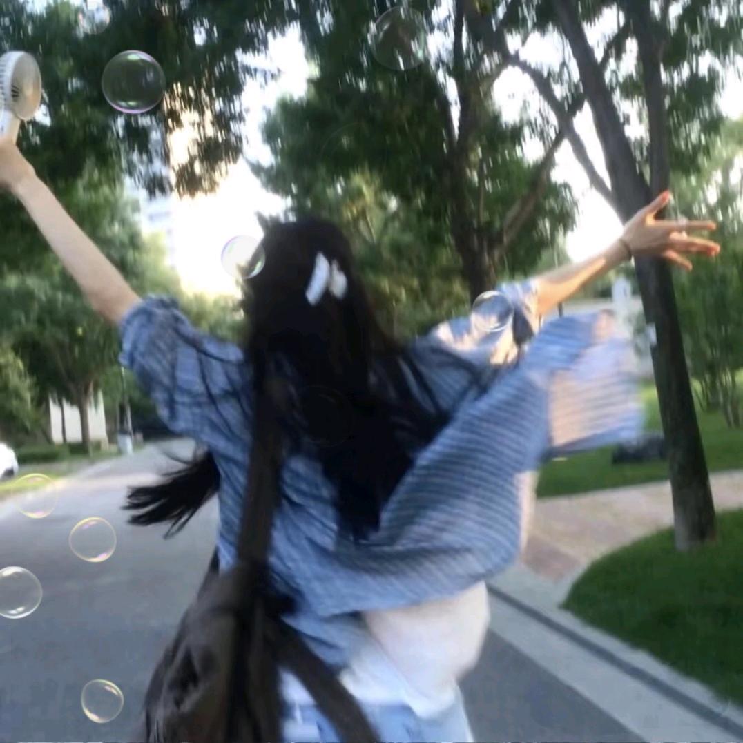 · 月亮带我逃亡 ·