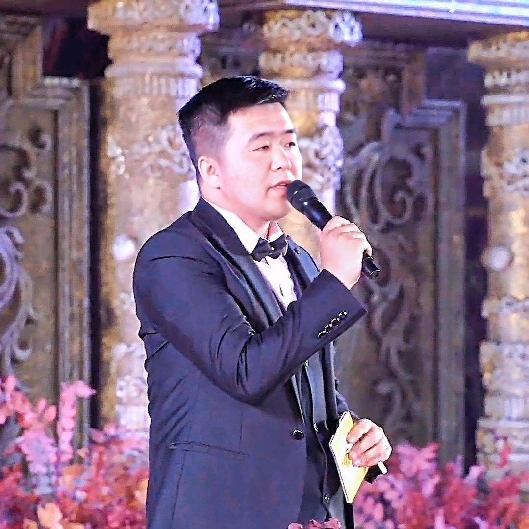欢乐派主持人:梦飞（婚礼+商演+探店）