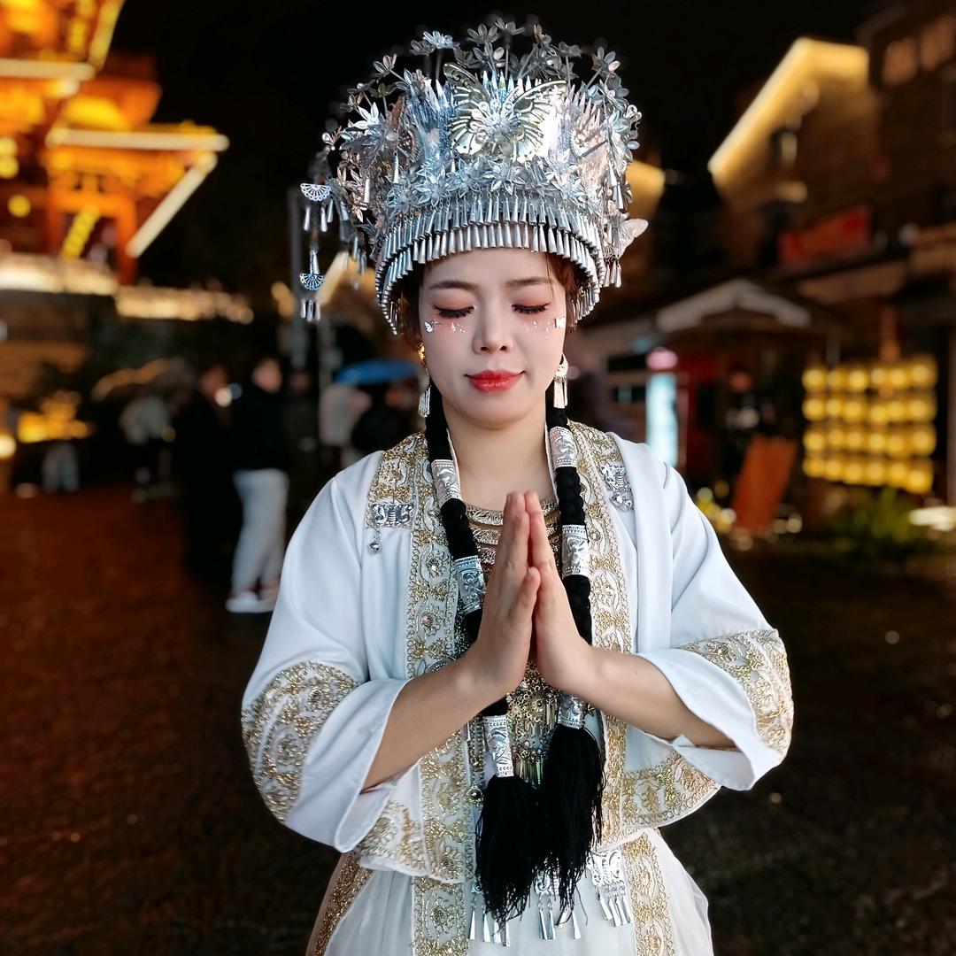 莲莲吖