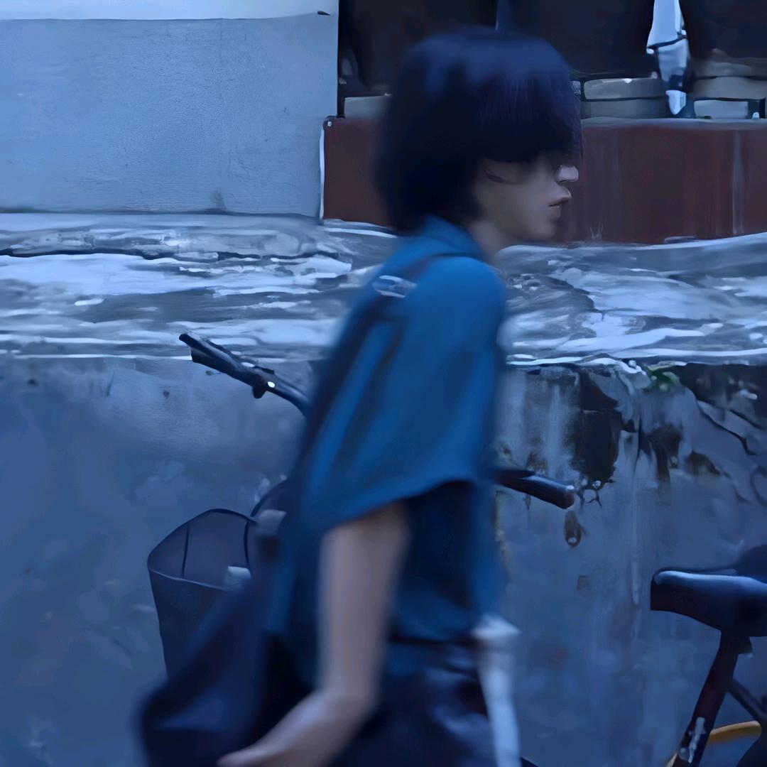 雾散之后的满月