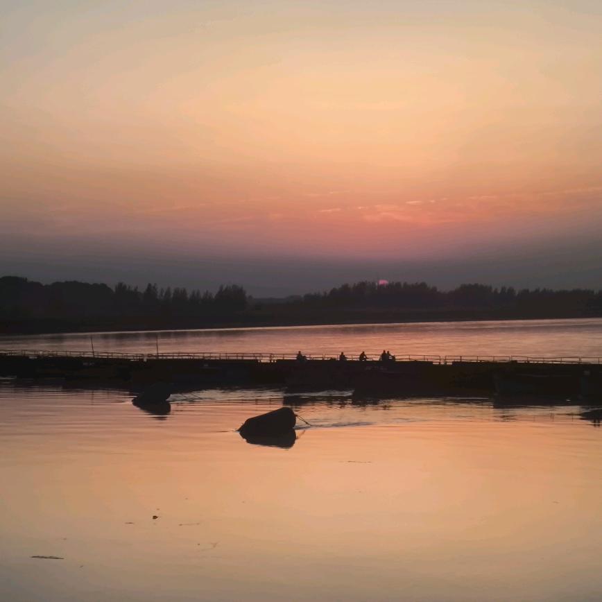 满船清梦压星河