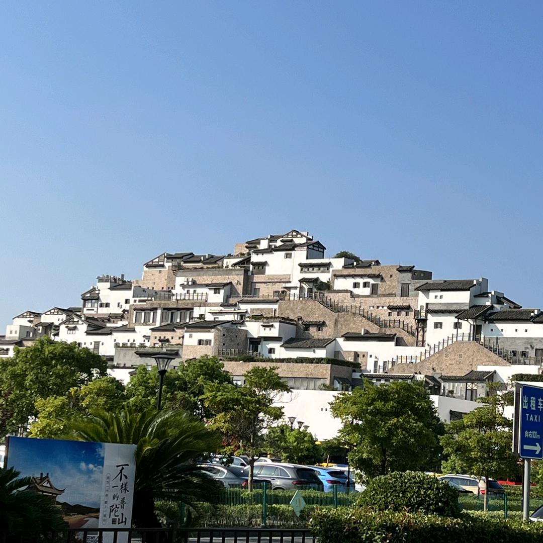 小燕穿搭