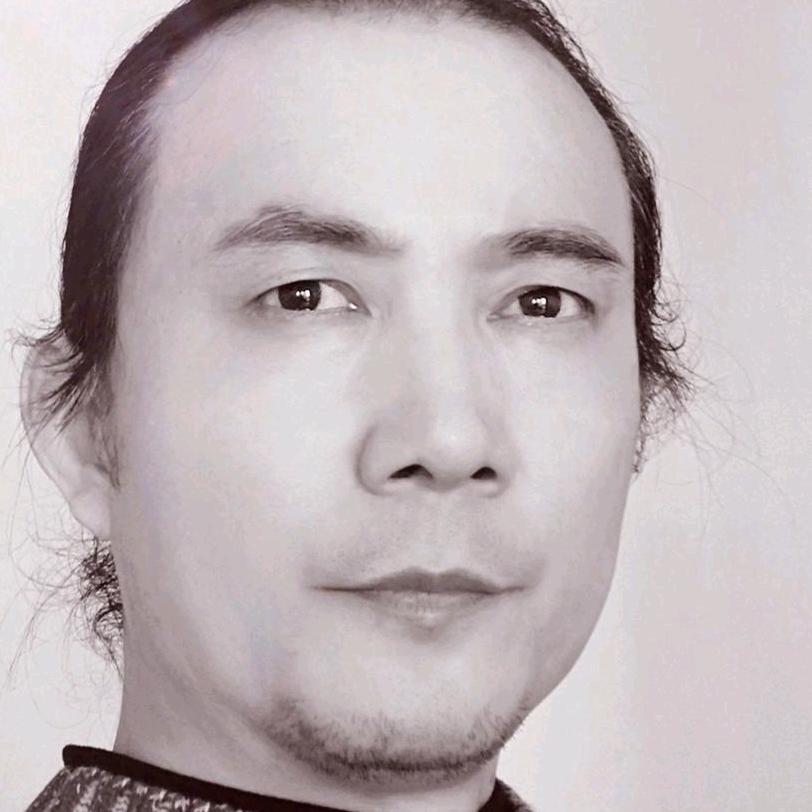 张维国：设计师，书、画追求者。