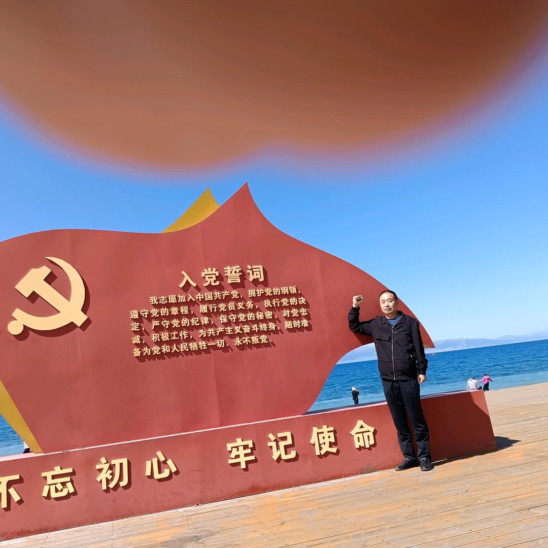 卢江堂何周亮练书法