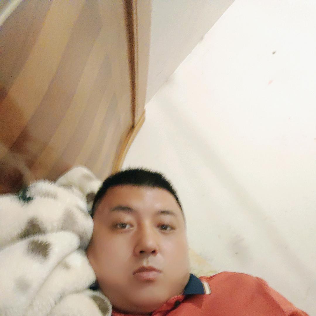 梁群