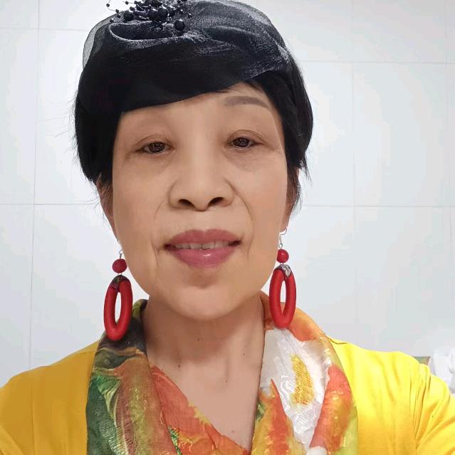 芳菲姐 (绿幕首播晚18.10)