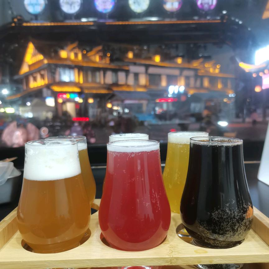 状元坊落日酒馆