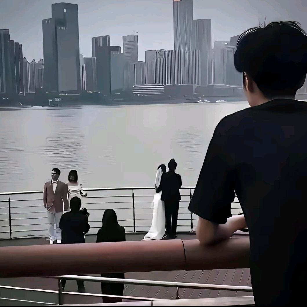 深拥.