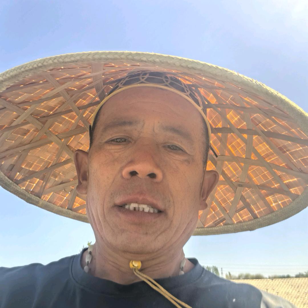 老李新疆捡玉石