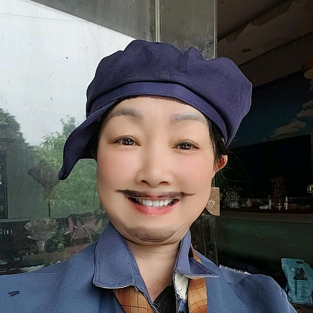 洪姐搞笑《尊师荣姐》晚6点40