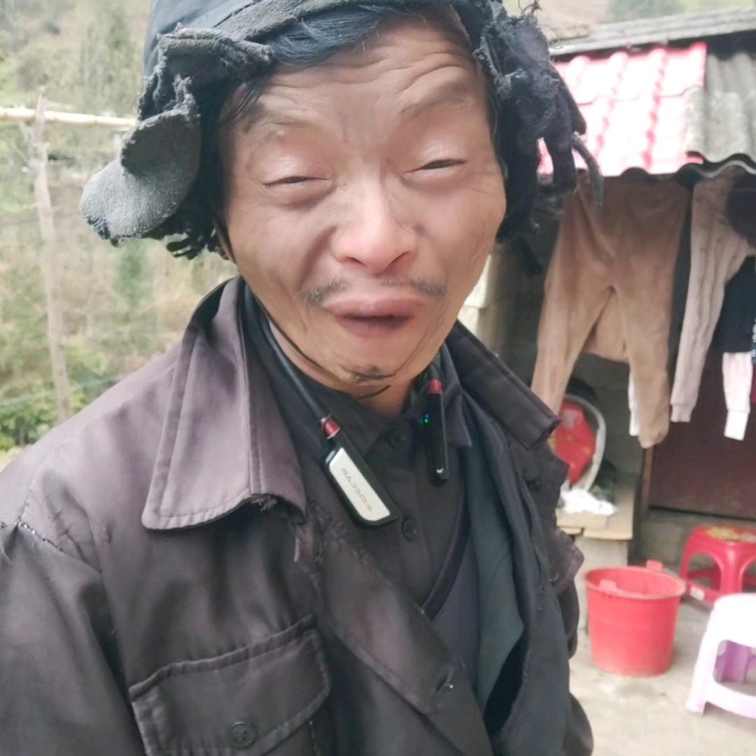 四九搞笑，每天早上8点直播欢迎家人到