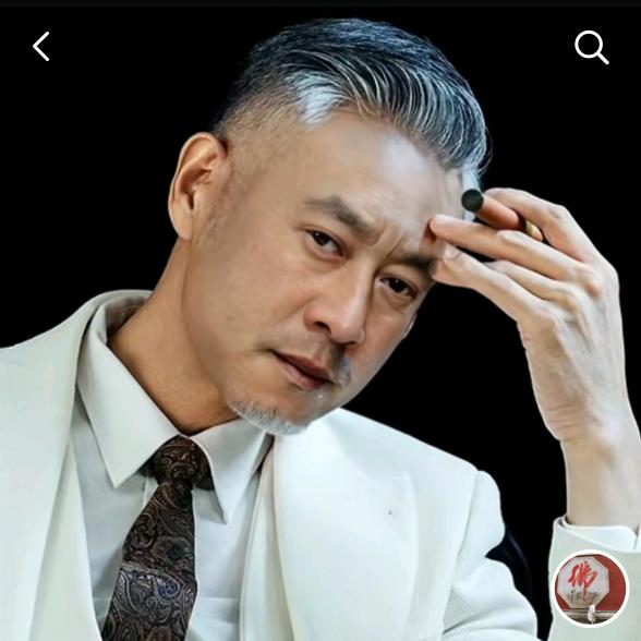 光膀子打领带