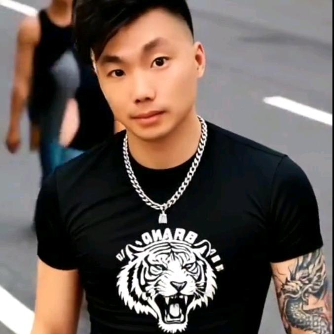 单身🌿小江带两娃