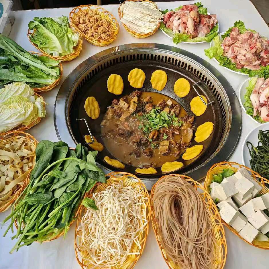 鹿邑西三角地锅炖，烧烤