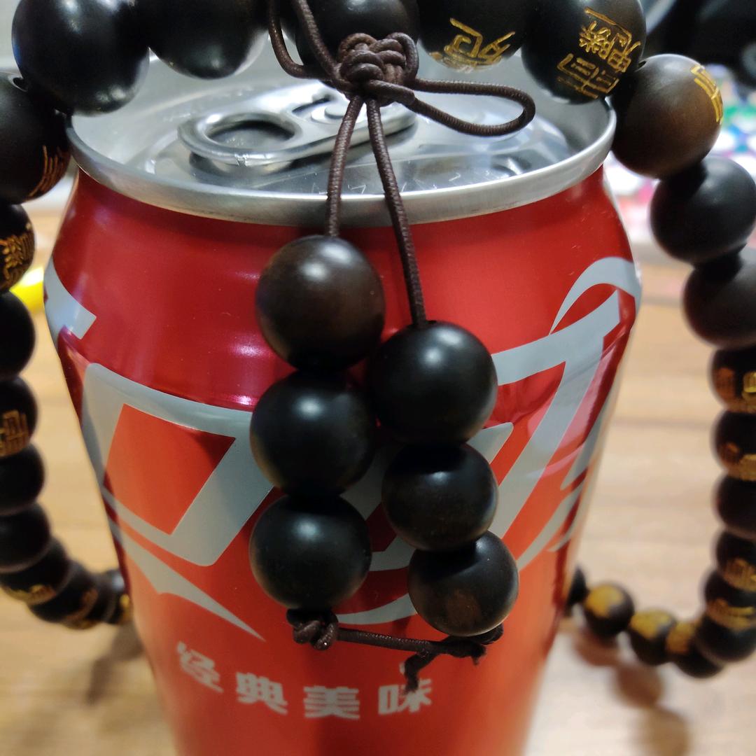 戴串的漂亮可乐