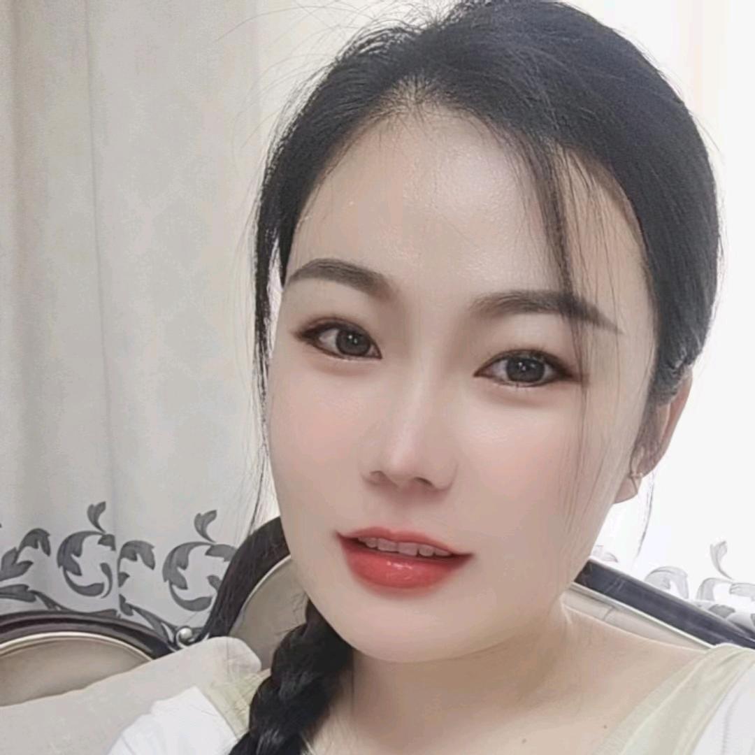 张小姐 浅浅一笑