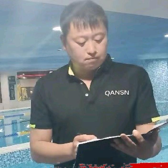 游泳教练刘佳