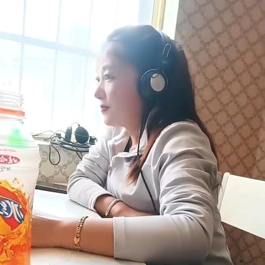 不怕没人爱。只怕爱错人了。