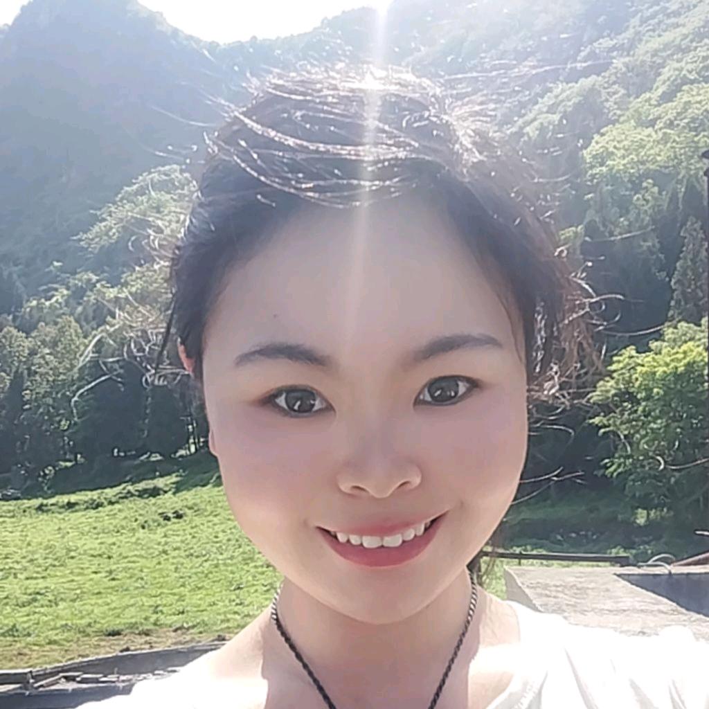 山边的日落