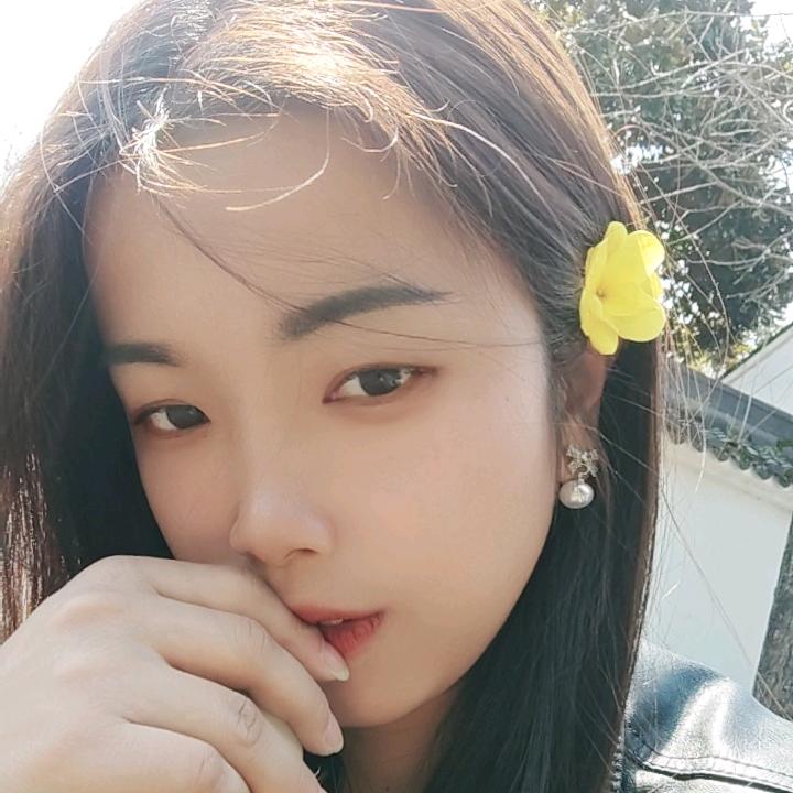 手拿菜刀砍电线