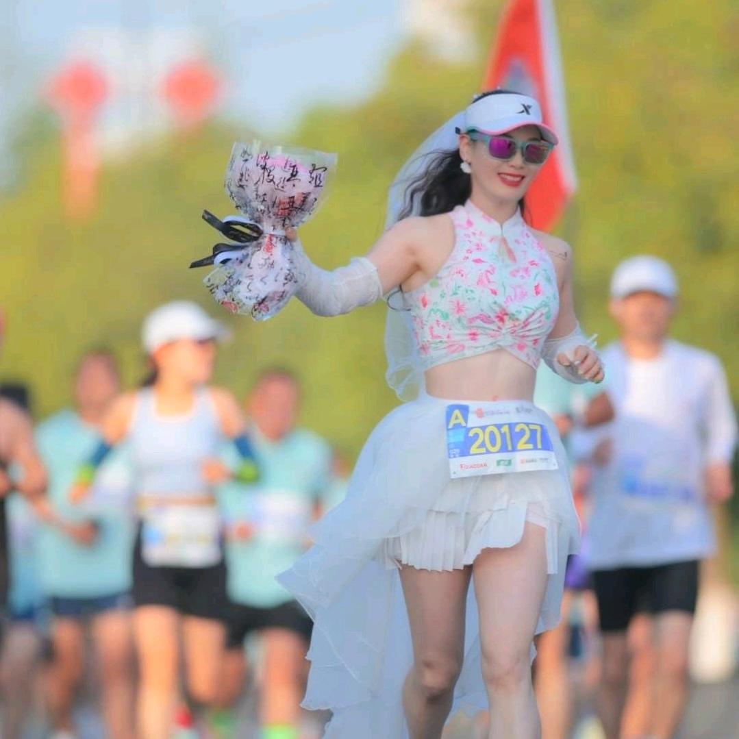 热爱奔跑的Queen《请勿连赞》