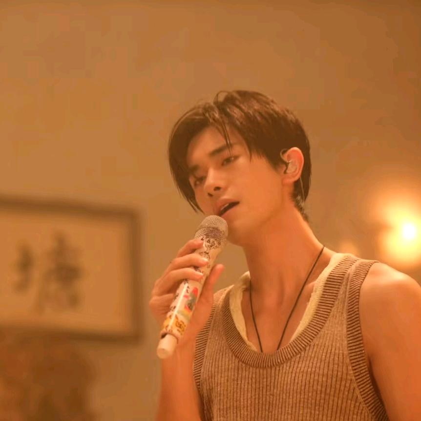 何含芷