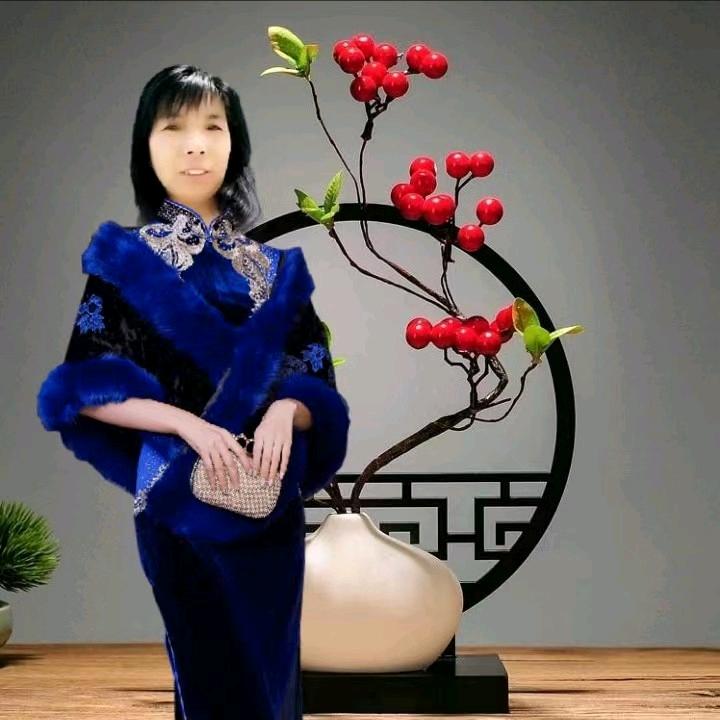 登霞裁逢店