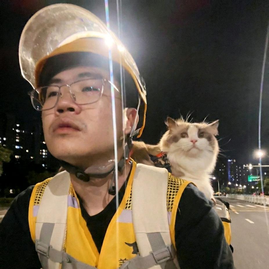 小翔和小煤球在路上