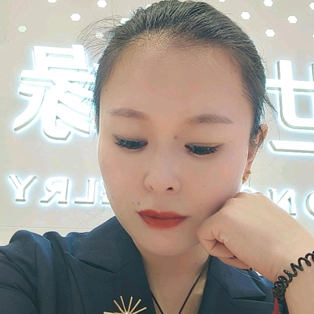 卖珠宝的小姐姐