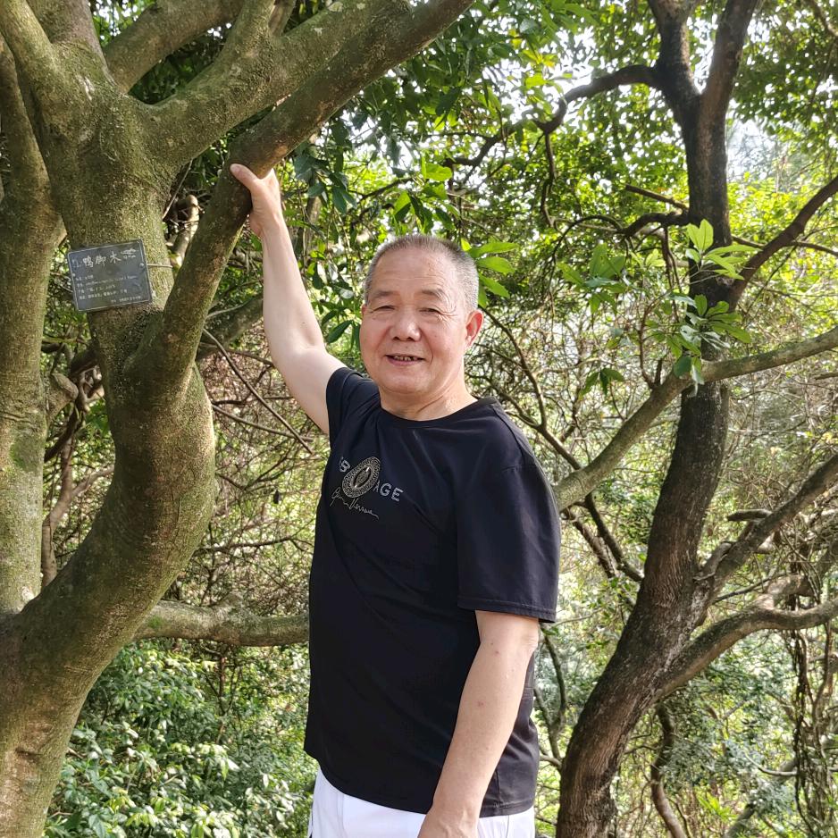 爱运动的老头