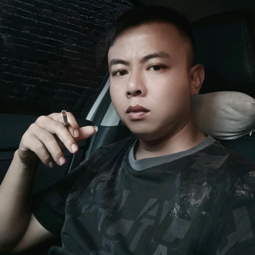 蓝山挖机拖车出租黄生