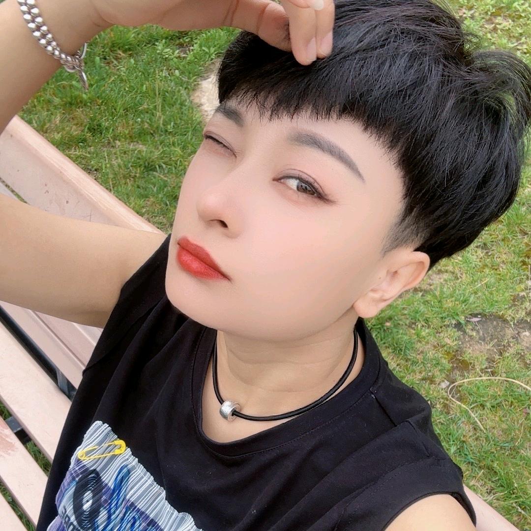 英子