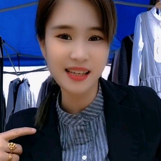 弋阳卖女装摆摊姐