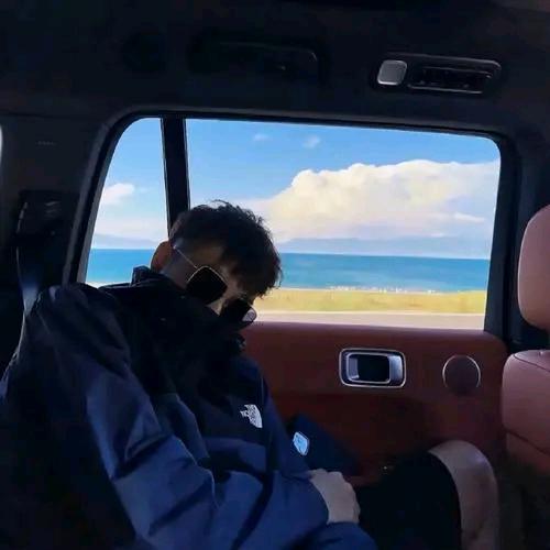 XjM