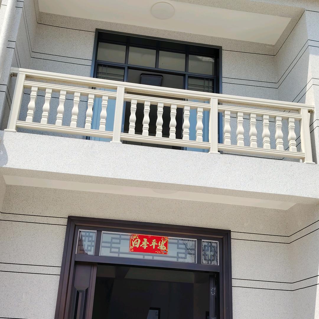 〈小向门窗〉……