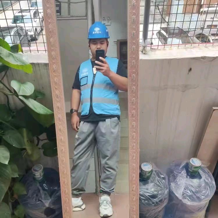 开挖机的阿坤