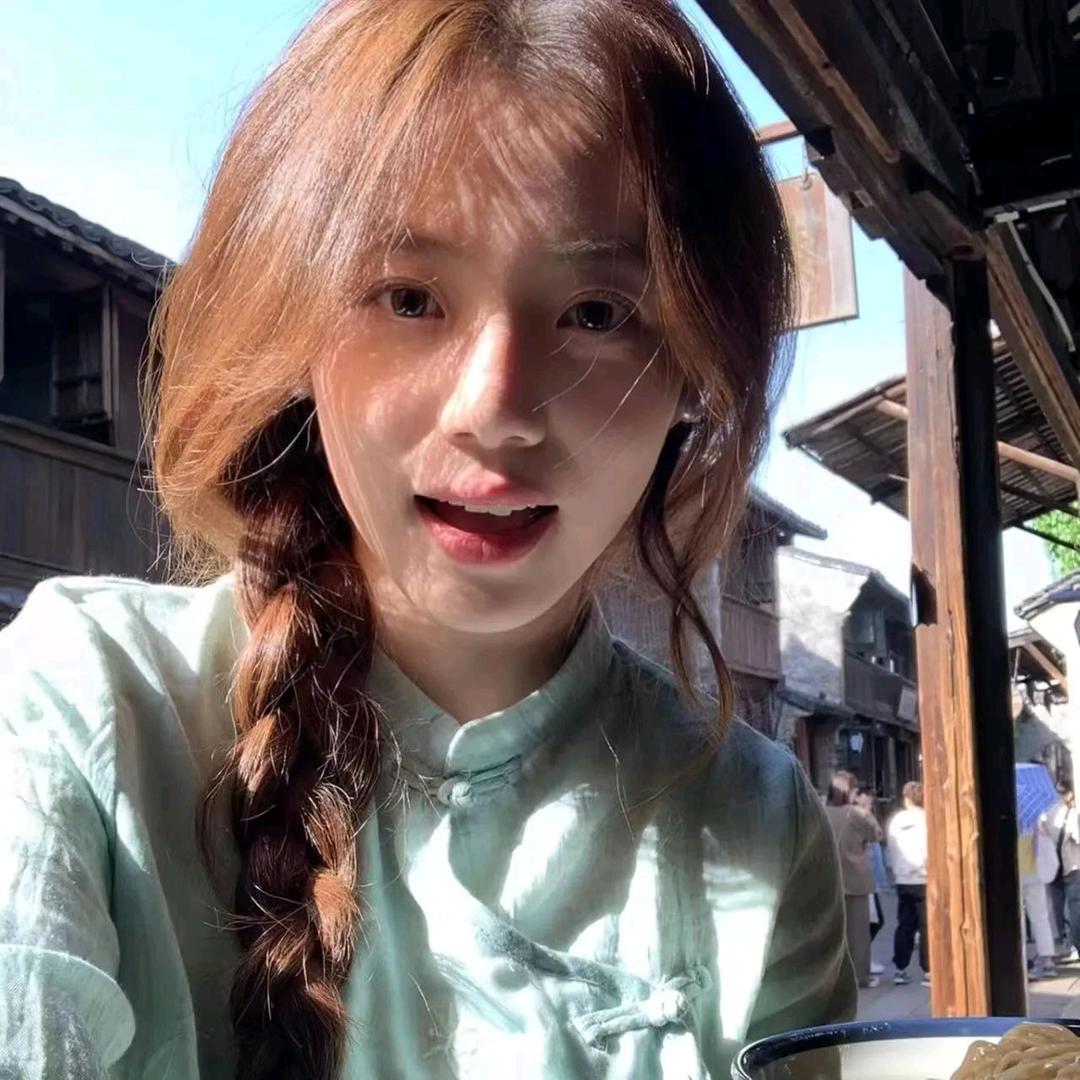 美女也会ᵉᵐᵒ