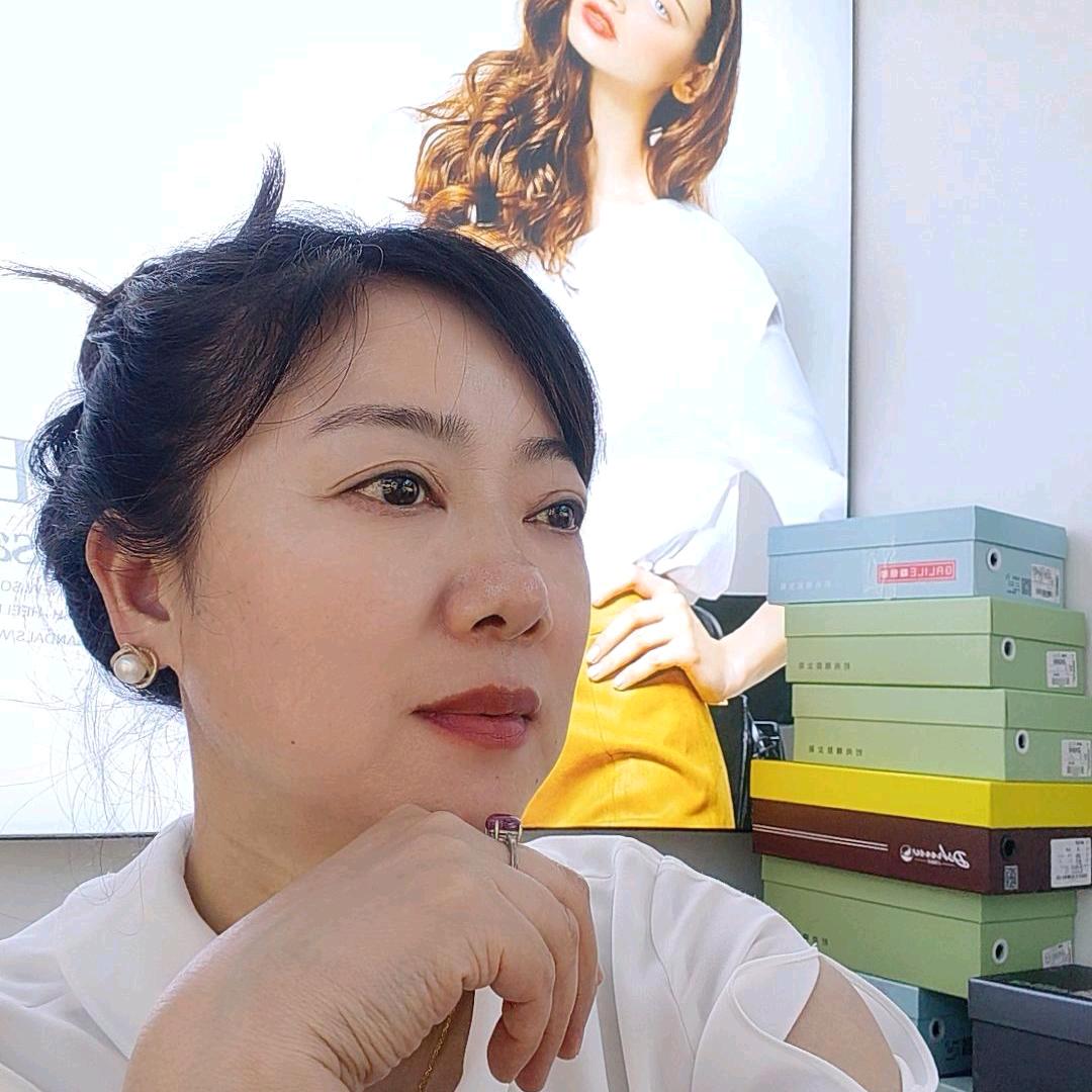 廖检平，嘉俪多皮鞋店