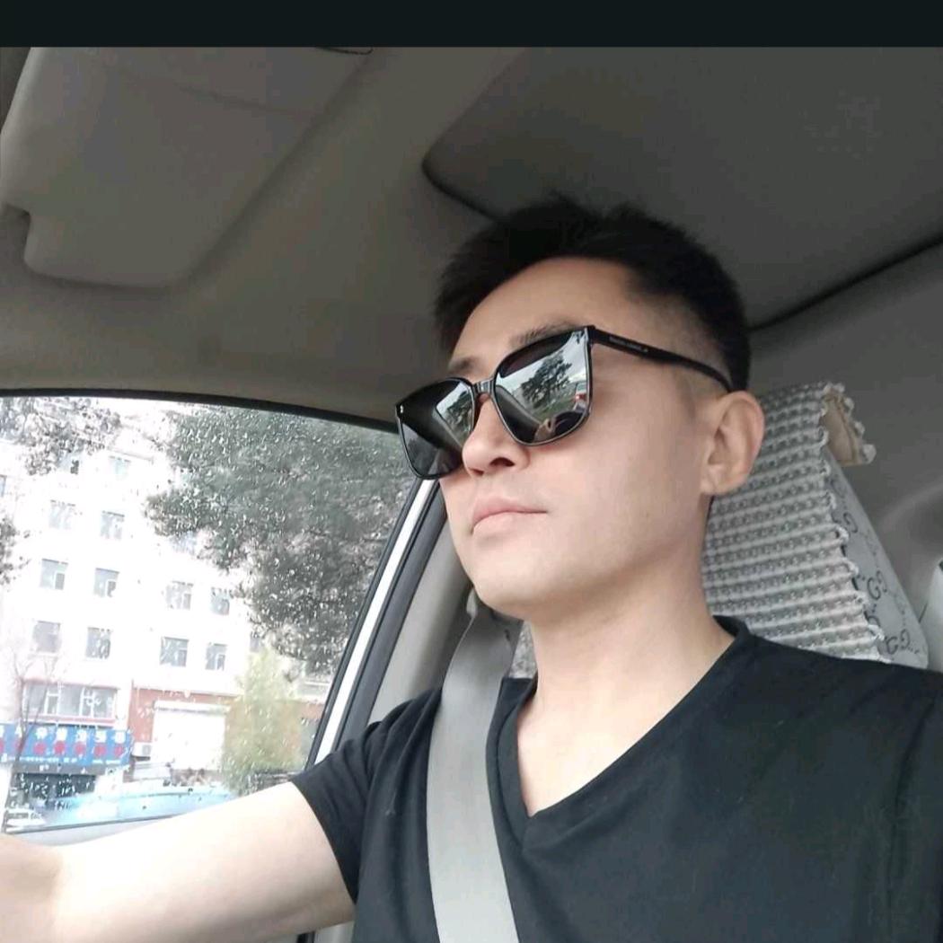 72年大叔爱弹吉他