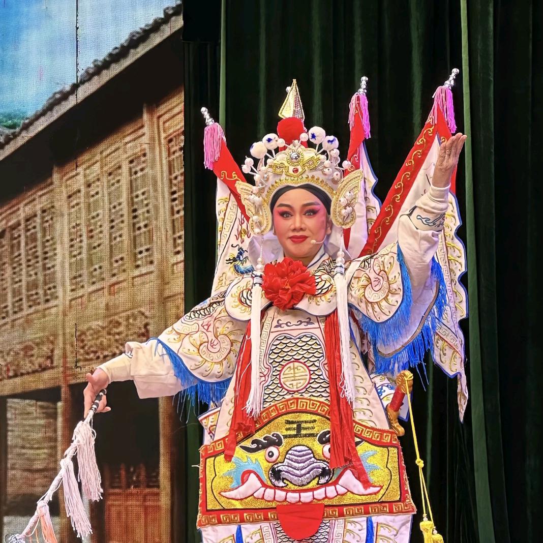 黄亚美