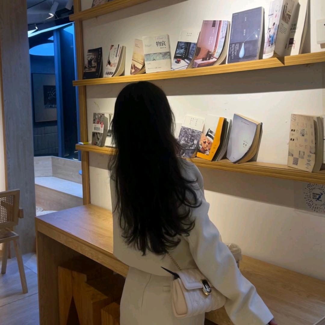 在底特律谈心的巴西木