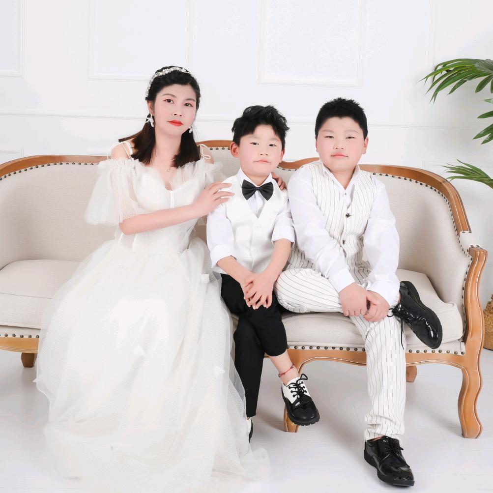 两航妈妈（带儿抗白）