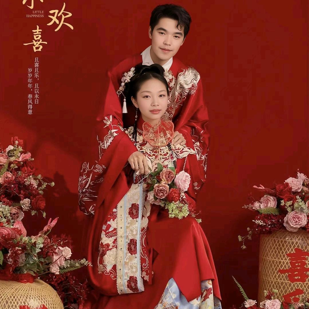 彝族小彝妹。