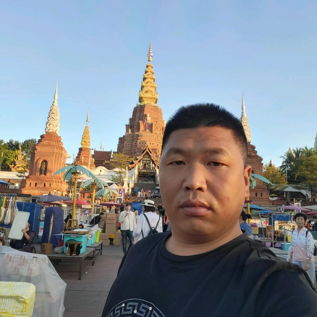 开卡车的小伙梦梦