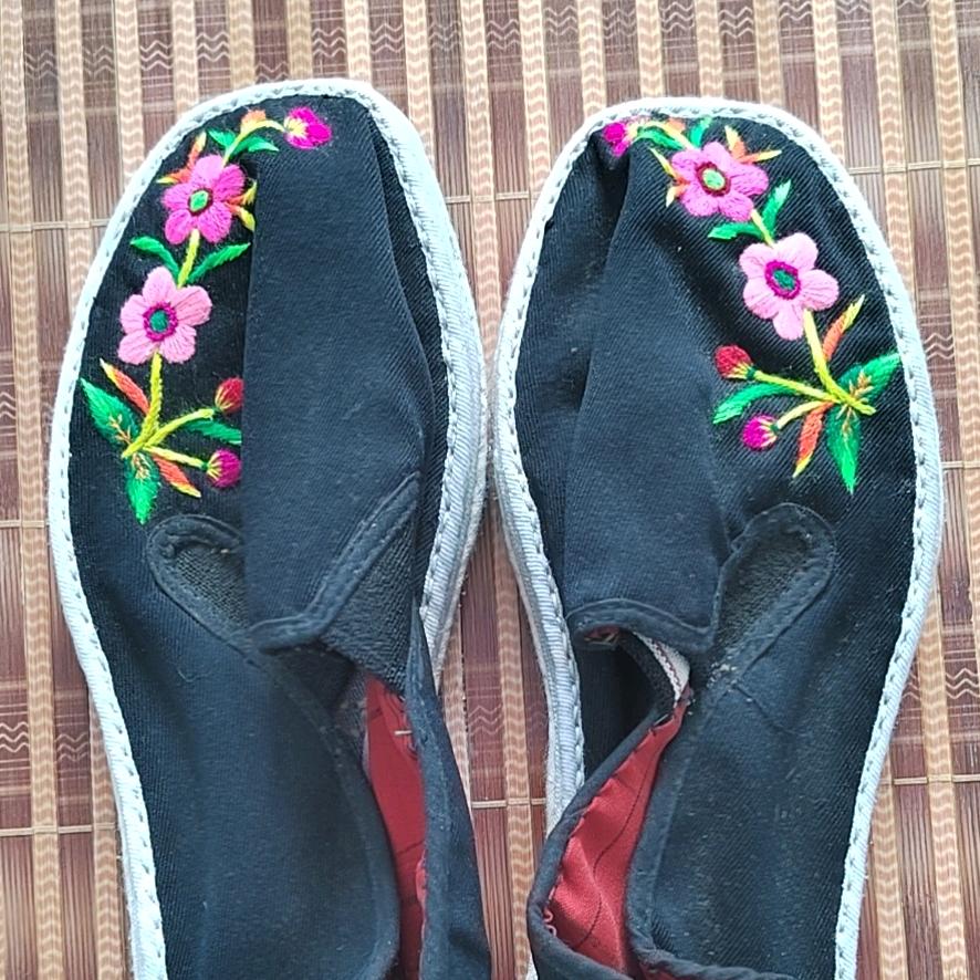 奶奶送我一双绣花鞋🙏